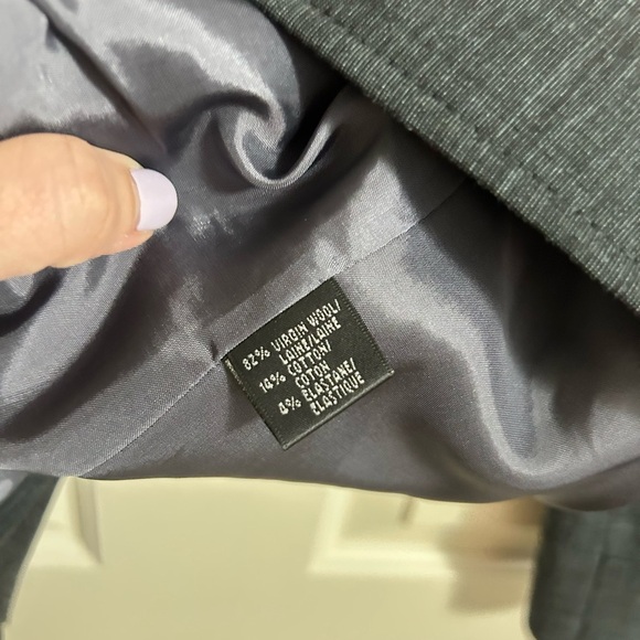 LAFAYETTE 148 Blazer Gray 3 Button Short Jacket Wool Blend Size 4 - Picture 3 of 5